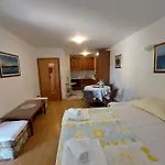 Mira Apartman