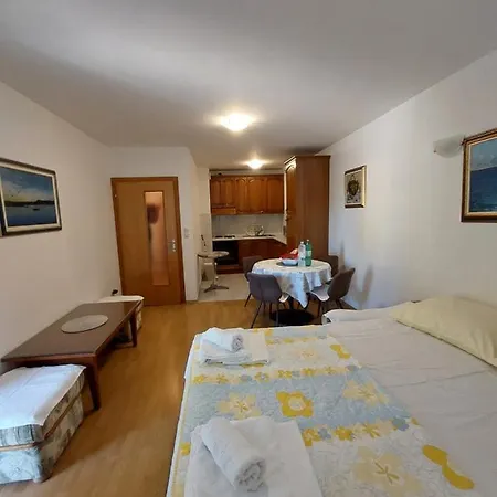 Mira Apartman