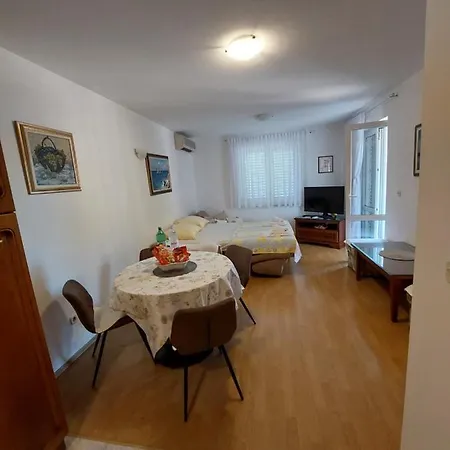 Mira Apartman
