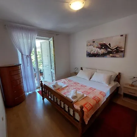 Apartment Mira Makarska